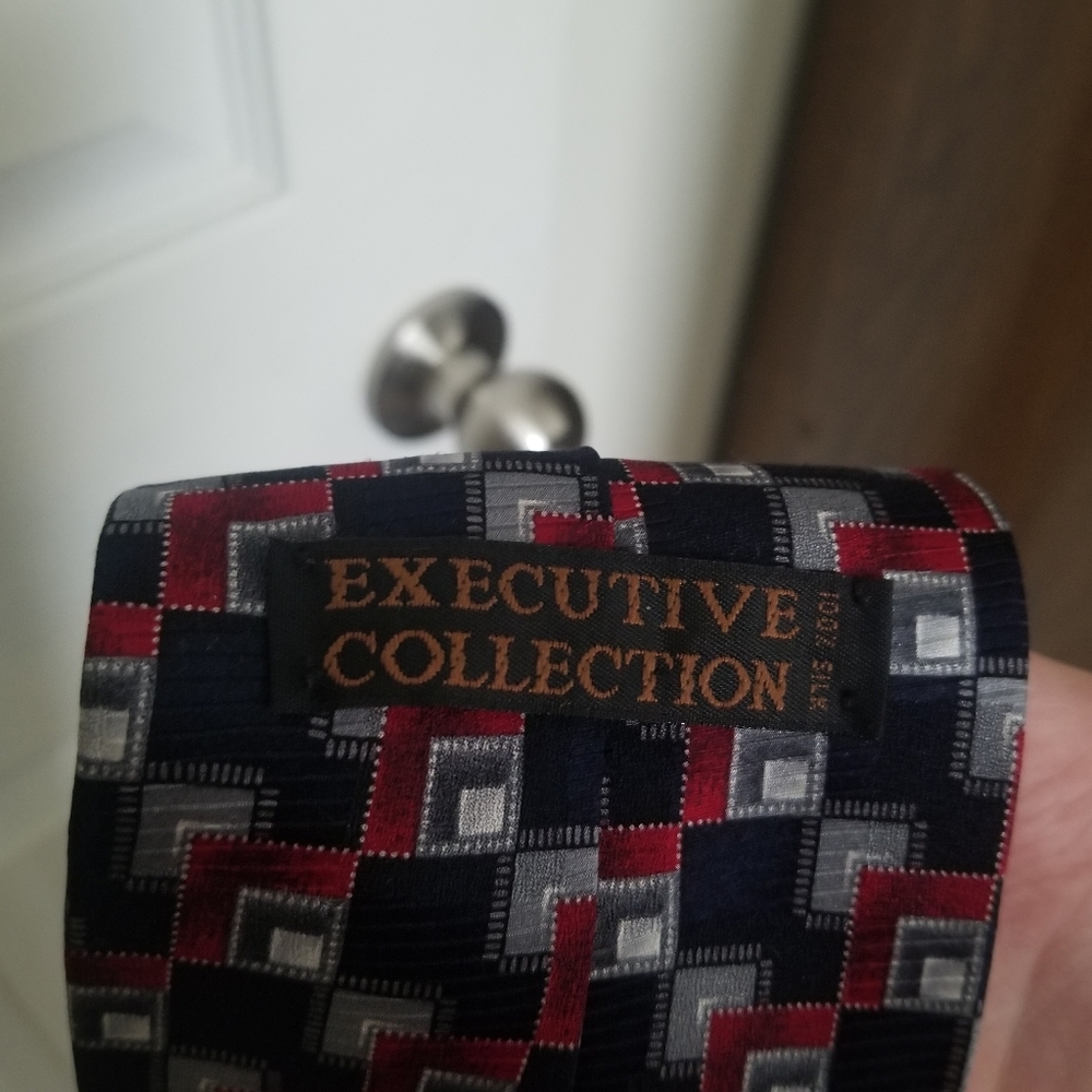 Executive Collection Red, Blue pattern tie - Picture 2 of 3